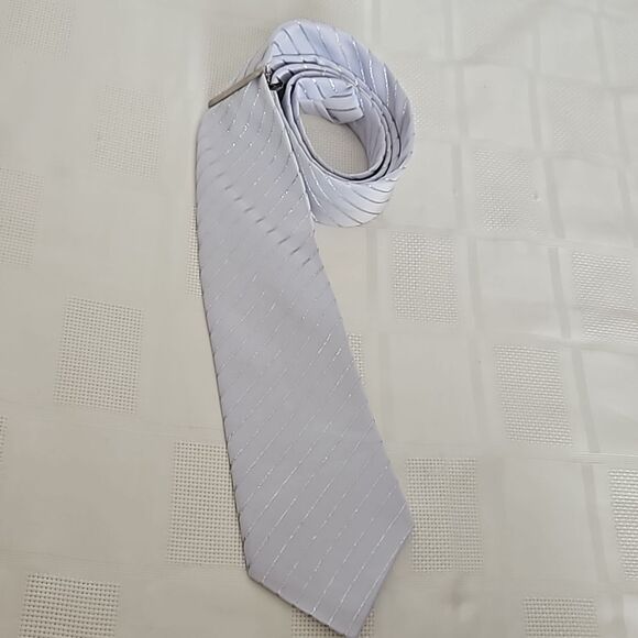 Vettorio Fratini Men's Sparkling Tie With Tie Pin White & Silver - Picture 11 of 16